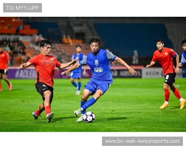 上海申花未能反弹,亚冠赛场续写客场失利,蓝色雄心遭遇冰冷现实 上海申花未能反弹,亚冠赛场续写客场失利,蓝色雄心遭遇冰冷现实