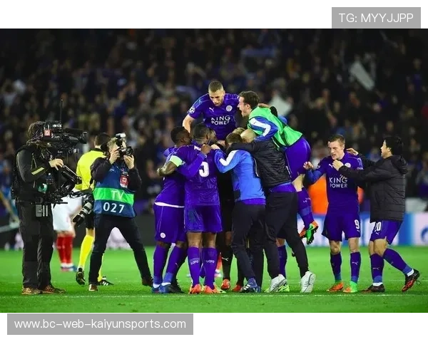 欧冠赛场外的球迷文化展示出跨国融合的魅力,欧冠 球迷 欧冠赛场外的球迷文化展示出跨国融合的魅力,欧冠 球迷