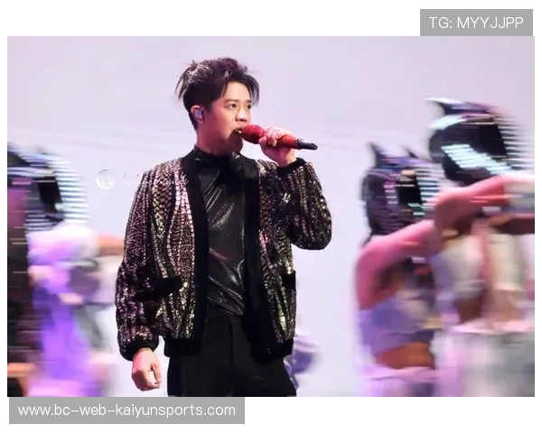 世界足球传奇观看演唱会级别助攻，全网惊叹