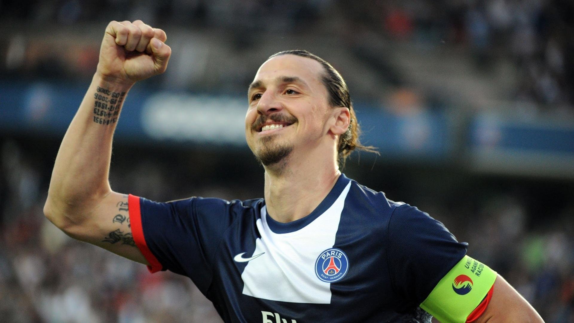 中国滑板街式公开赛上海站 多名选手完成高难度“楼梯组合”